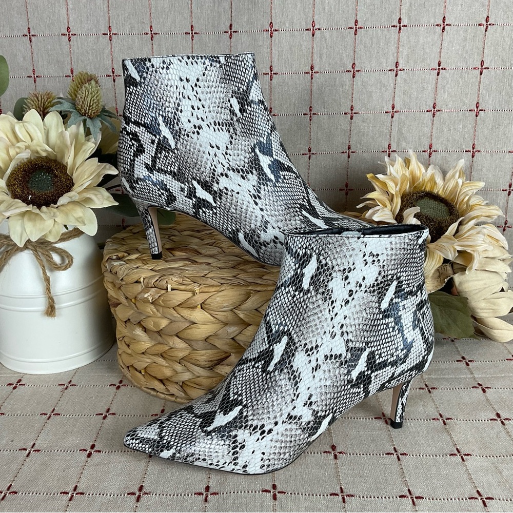 Tony Bianco Elia Snakeskin Embossed Leather Pointed Toe Ankle Boots sz 6 Booties
